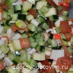 Салат с крабовыми палочками и овощами