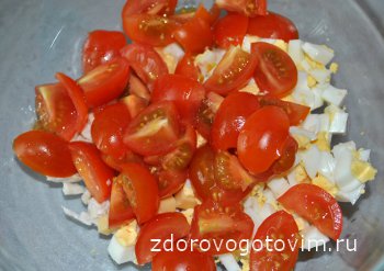 Салат с курицей и помидорами